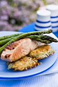 Grilled salmon fillet with green asparagus & potato rosti