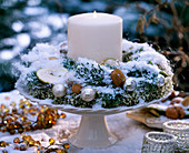 Advent wreath with one candle