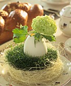 Osternest mit Entenei und Duftschneeball, Osterzopf