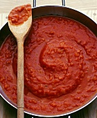 Topf mit selbst gemachter Tomatensauce