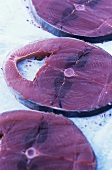 Thunfischsteaks auf dem Fischmarkt (Marseille, Frankreich)