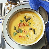 Creamed swede soup with bacon and pumpkin seeds