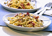 Spaghetti mit Radicchio und Walnüssen