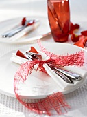 Place-setting with red napkin decoration
