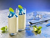 Blue Iceberg (Yoghurt drink with Blue Curaçao syrup)