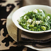 Hülsenfrüchte-Rucola-Salat mit Ziegenkäse