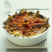 Fenchel-Tomaten-Gratin mit Oliven und Orangenzesten