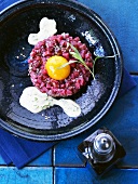 Beef fillet tartare with wasabi Béarnaise