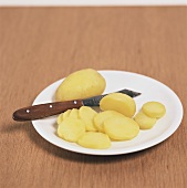 Festkochende Kartoffel, gekocht in Scheiben geschnitten