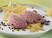Strawberry mousse with carambola
