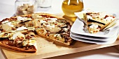Courgette and artichoke pizza with capers