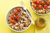 Fusilli with cherry tomatoes, tuna, red onions and garlic