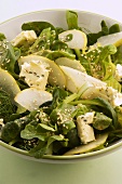 Spinach salad with cheese, pears and sesame seeds
