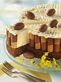 Advocaat cake with wafer rolls and chocolate eggs