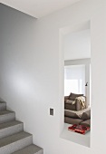 Wohnzimmer und Treppe in einem Architektenhaus (Ausschnitt)