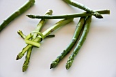 Green asparagus, partly peeled