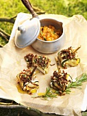Gegrillte Zucchinipäckchen mit Fetakäse & Kürbis-Chili-Ragout