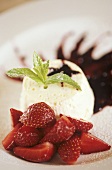 Fior di latte (Ice cream with strawberries and chocolate)
