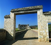 Eingang zum Clos De Vougeot, Côte d'Or, Burgund, Frankreich