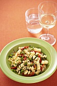 Pasta salad with dried tomatoes and spinach