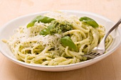 Linguine with pesto (pasta with basil sauce, Italy)