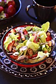 Lettuce with chicken breast, mushrooms and strawberries