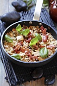 Pan-cooked rice, mushrooms and ham with basil