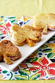Toast-Sandwiches in Kleeblattform