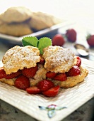 Strawberry shortcake with icing sugar