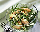 Rocket salad with grapefruit and walnuts