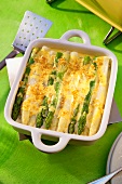 Asparagus gratin with white and green asparagus