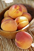 Peaches in a bowl, one in front