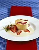Small strawberry cake in vanilla zabaglione