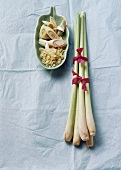 Lemon grass (stalks, slices and small pieces)