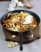 Pan-cooked mushroom and vegetable dish with curry powder