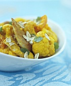 Cauliflower curry with turkey and rolled oats