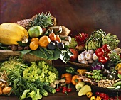 Stillleben mit verschiedenem Gemüse und Obst