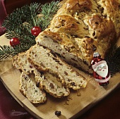 Christmas plait (Raisin bread plait)