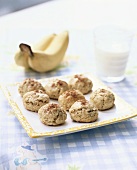 Oat biscuits with bananas