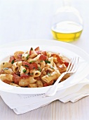 Rigatoni with tomatoes and seafood