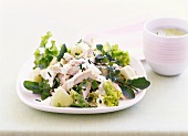 Salad leaves with poached chicken & honeydew melon