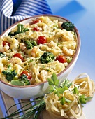 Tagliatelle bake with vegetables and shrimps