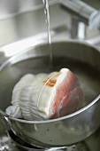 Boiling meat, pouring water into pan