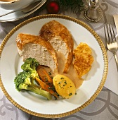 Roast turkey with broccoli and carrots and potatoes