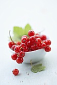 Redcurrants in a small bowl