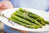 Green asparagus with sesame