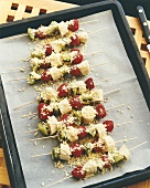 Fruit kebabs with white chocolate