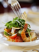 Insalata con pane carasau e gamberi (Shrimp salad)