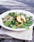 Spinach salad with baked apple slices, Gorgonzola & walnuts
