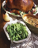 Green beans as accompaniment to poultry dish
